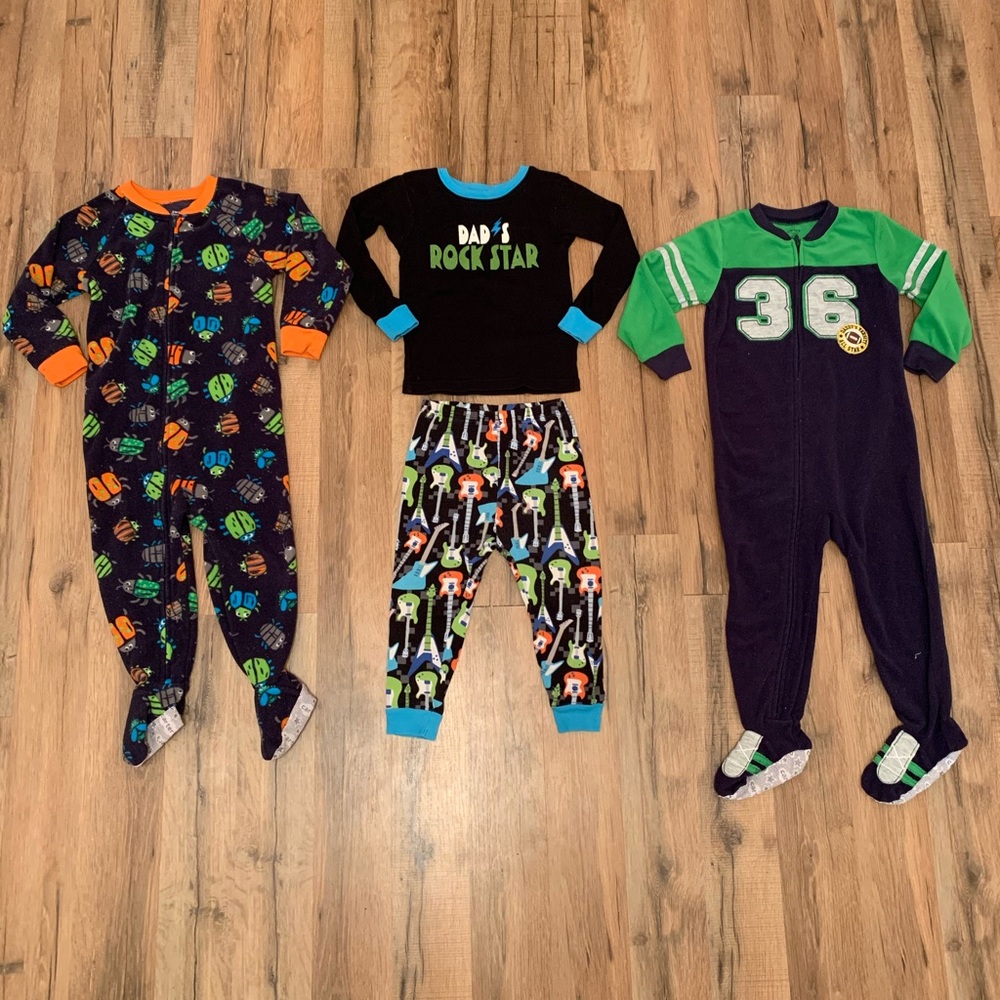 ✨2T BOYS 👦🏻 CARTERS PAJAMA BUNDLE✨